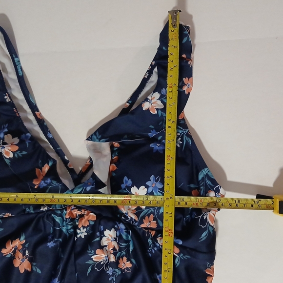 Beach Scene Collection Swimsuit Ruffle Size L - Picture 3 of 11